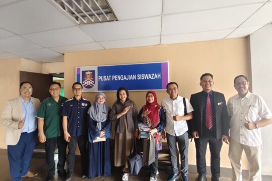 Kunjungan UST
